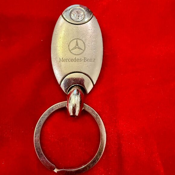 MERCEDES BENZ SILVER RHINESTONE KEY CHAIN - Picture 1 of 7